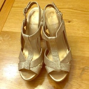 ALDO GOLD SHOES, US 7 EU 37